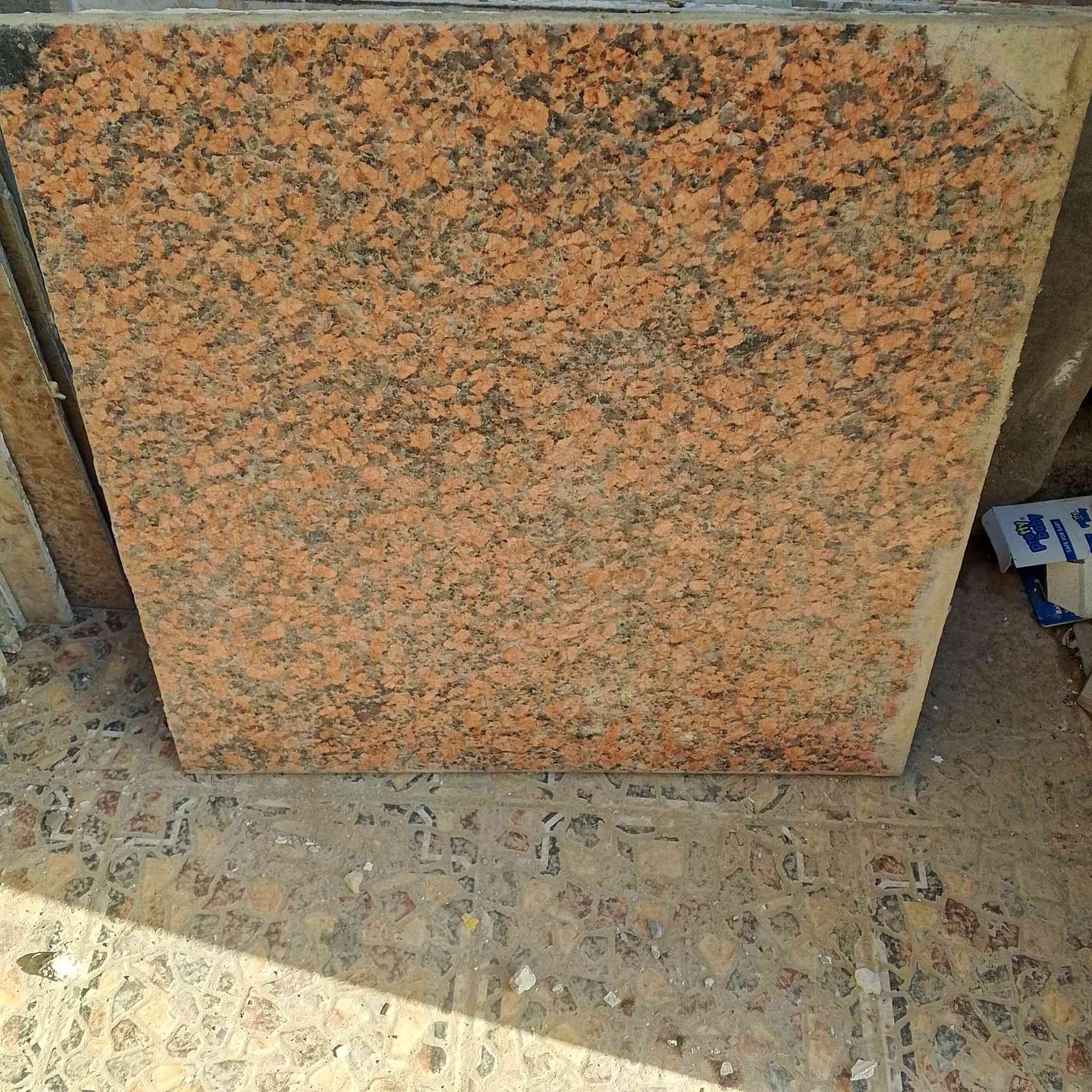 بورسلين 150 متر للبيع*********** ابيع شلع الشراي يتصل  نضيف ابشكل وياهن اشكم قطعه مرمر
