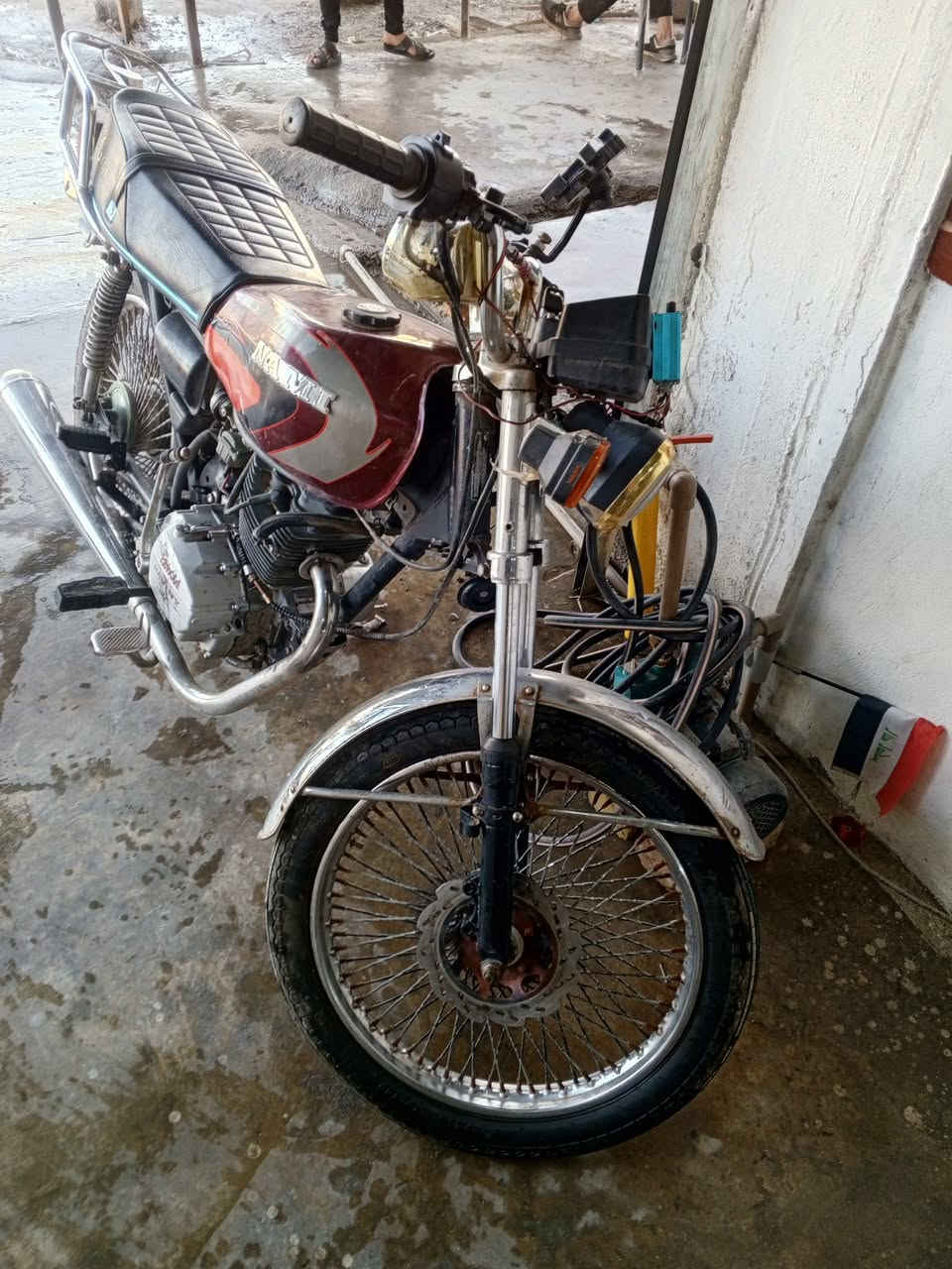 السلام عليكم دراجه للبيع 5 گير دراجه محرك مفتوح لا صرف ولا
تنقيص شغاله يرادلها ترتيبات مكاني صلاح الدين بيجي السعر 250 وبيها مجال ***********
