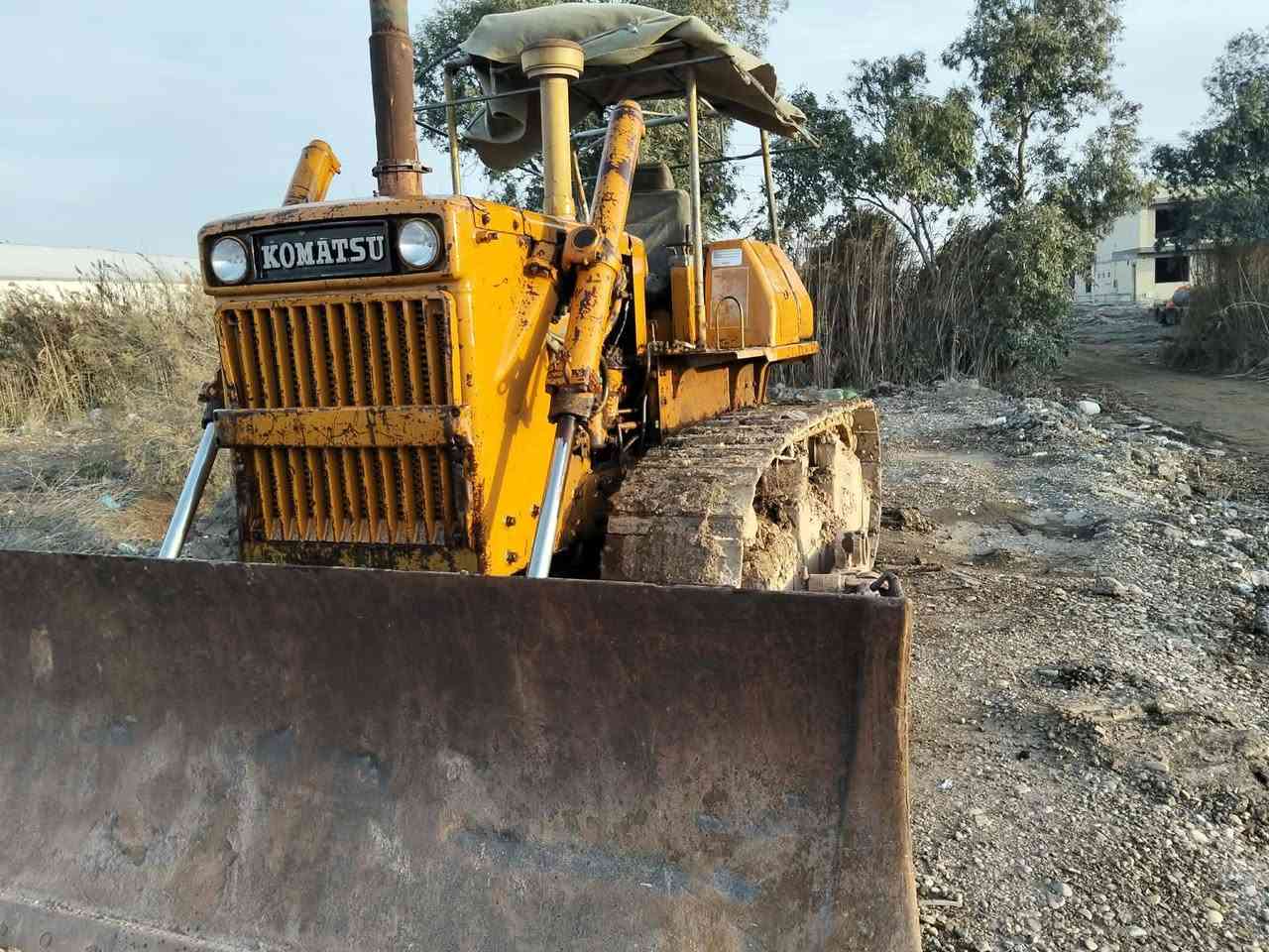 مكينه للبيع 82 جاهز ه للعمل تخم زنجيل وروله جديد اصلي للتواصل ***********
