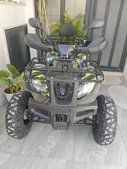 للبيع
دراجة رباعية ATV
حجم كبير
محرك 150cc
لون اخضر 
 جديد ما مستخدم
للتواصل:***********
