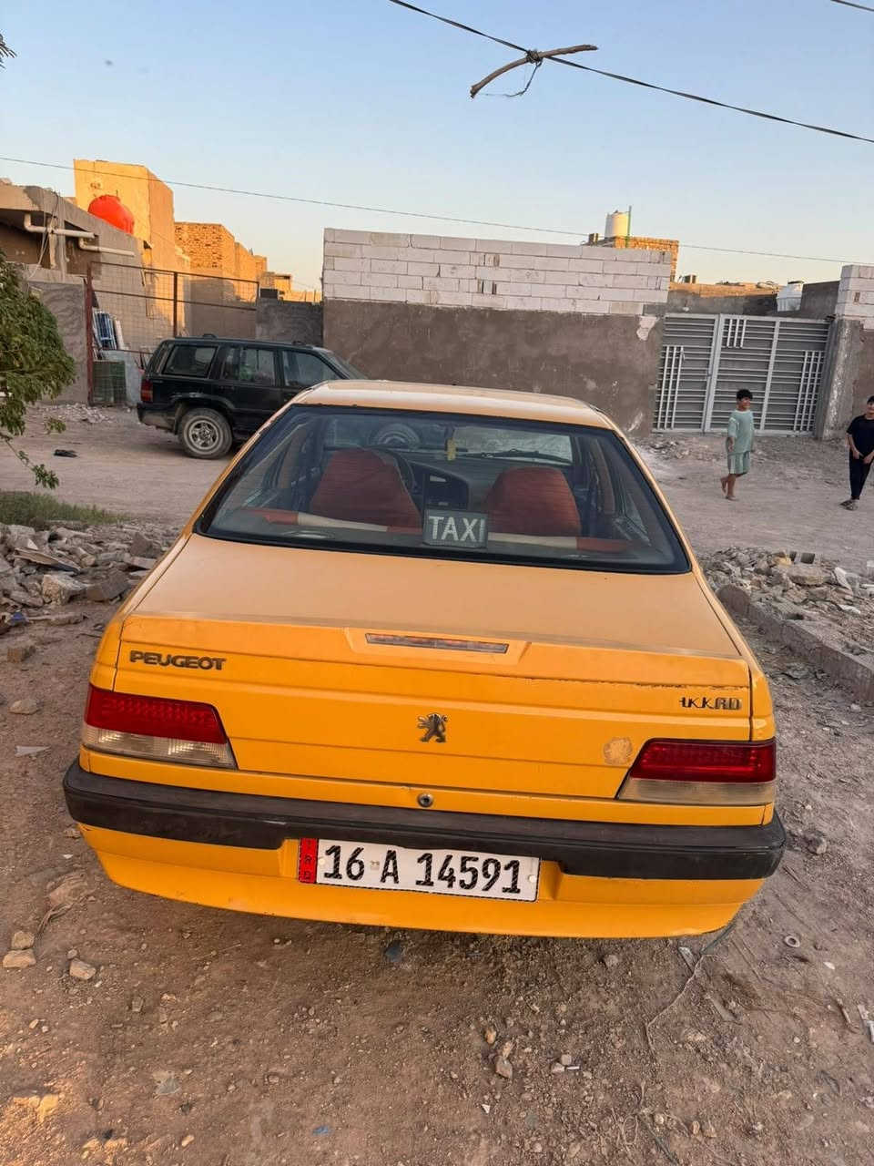 سلام عليكم بيجو 405  موديل 2016كفاله من كلشي سياره حلوه ونضيفه رقم نكليزي ما عايزه شي  سعر40 ماكان نجف ***********
