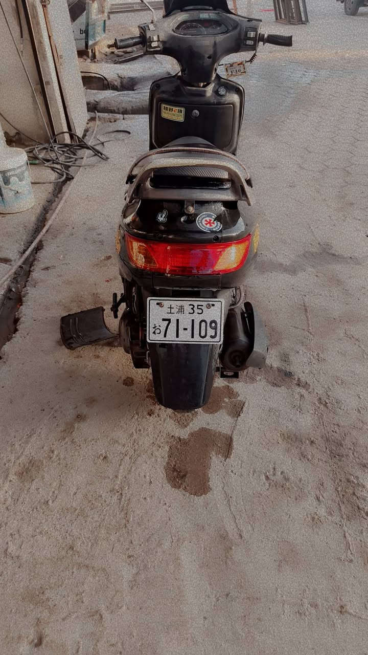 السلام عليكم دراجه فراشه للبيع الدراجه نظيفه كل شيء بيها شغال  السعر 475 وبيها مجال مكاني نجف كوفه الشراي يتصل ***********
