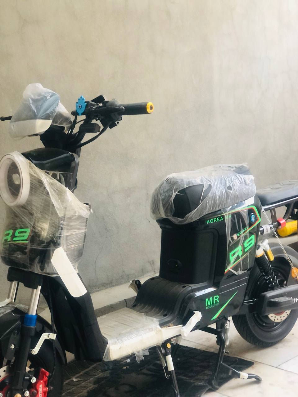 السلام عليكم بايسكل شحن.R9 للبيع موديل 2026 سويجات 2 وكارتات 2 وبصمه جديد غراض كامل وصل معرض موجود بايسكل كلشي ما ناقص كامل من كلشي المكان كربلاء الرقم ***********
