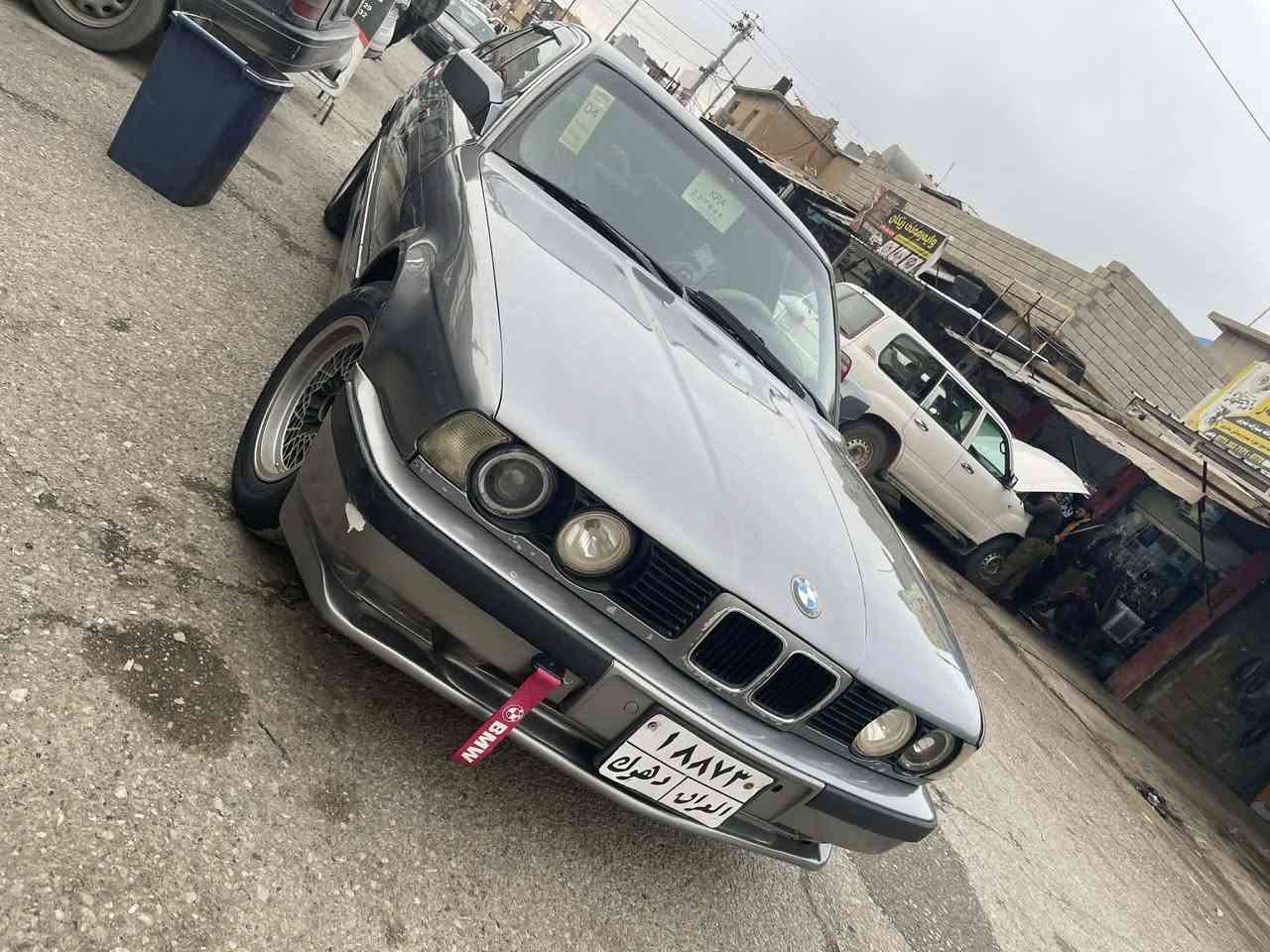 BMW/1991/520i                       سڵاید لاییت ئەڵقەپێش باریک گێڕعادی                             شتیجوانو دانسقەولۆک پێشودوای بەشەرت چرکەیتیانیە   /هەیکەلێکی هەتابڵێی جوانوڕێکی هەیە ناوی لۆک لۆکەتەبریدی ساردوگەرم لەسەرسویچ/ سەیارەکەپێویست بەوەسف ناکات سعریشی ٣٨گڵایە                                            ژ.م*********** گۆڕینەوەش ئەکەم بەشتێک بەدڵم بێت
