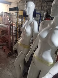 نسائي كامل • ٤ ونص • نظيف جدا