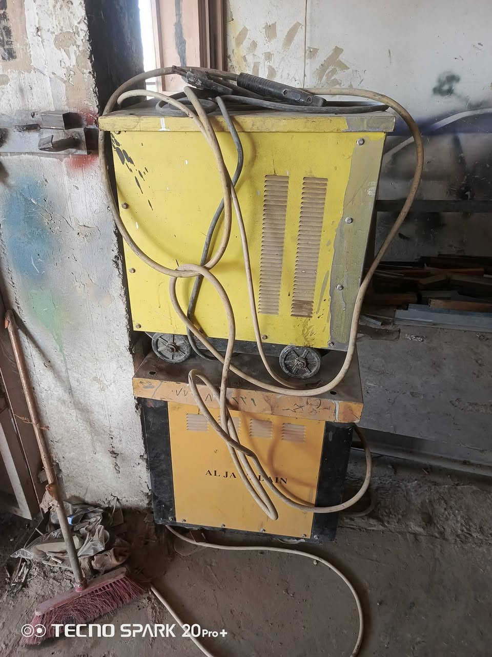 السلام عليكم كتر 10 احصان السعر 350 /// مكاين لحيم سعر الوحده 150 الف العنوان سامراء ***********
