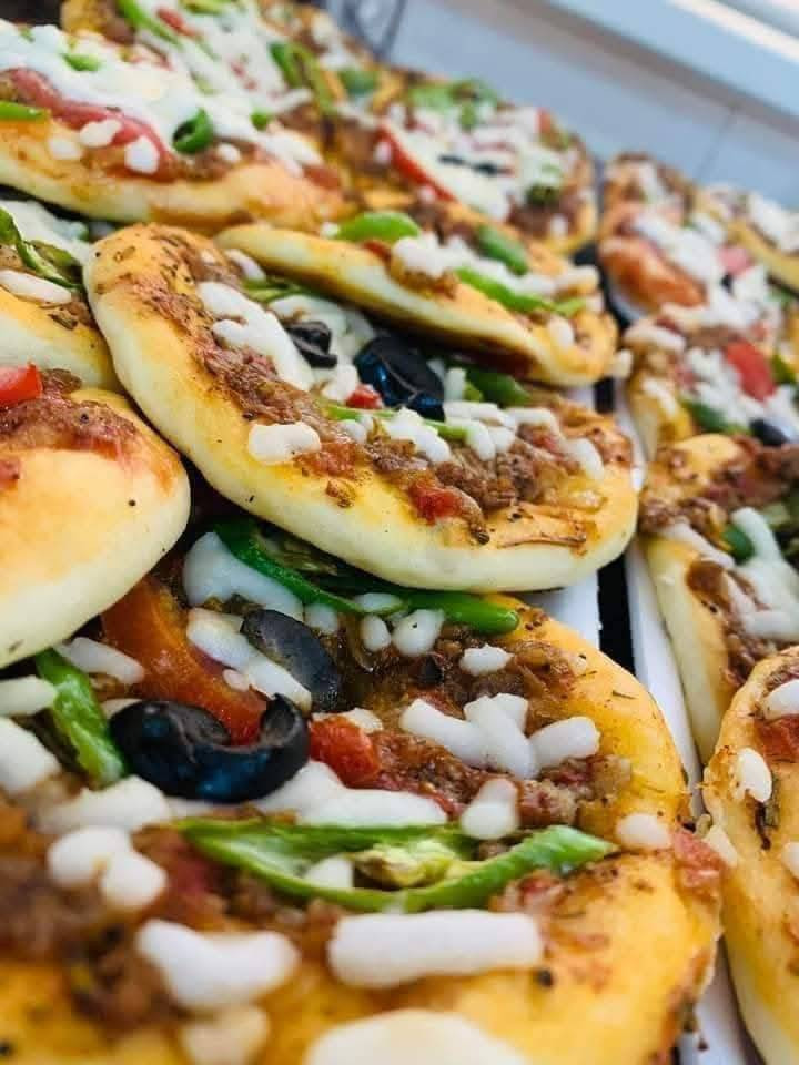 يتوفر جميع المعجنات فطائر 10 قطع 6الف لحم بعجين 10 قطع 6الف مني بيتزا 10 قطع 8الف كيكه ساده 8الف مناقيش بالجبن 10 قطع 6الف فطائر الدجاج 10 قطع 8الف الحجز مسبق يوجد خدمة توصيل ***********
