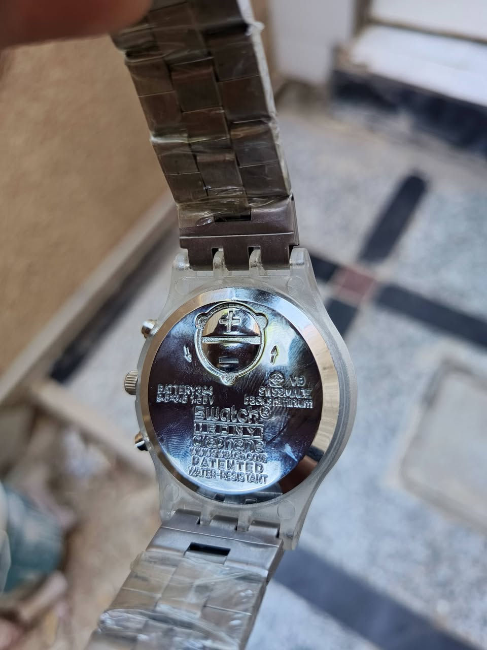 السلام عليكم
إخوان ساعه swatch السويسري🇨🇭
تصميم سويسري كلاسيكي اللون فضي 
المينه بل لون الفضي وبيها ثلاث سناتر حقيقي

الساعه نضافه90% اجتني هديه قديمه ومضمومه بعدها بل چيس 
معى بوكس swatch 

هيكل وسوار من الستانلس ستيل مقاومه للماء

نضام المكينه گوارتز بطاريه قفل وسير أصلي يحمل شعار swatch

إخوان الساعه كل شيء ما يحتاج لها فقط تبديل بطاريه 
السعر 50الف معى التوصيل ❤
***********
