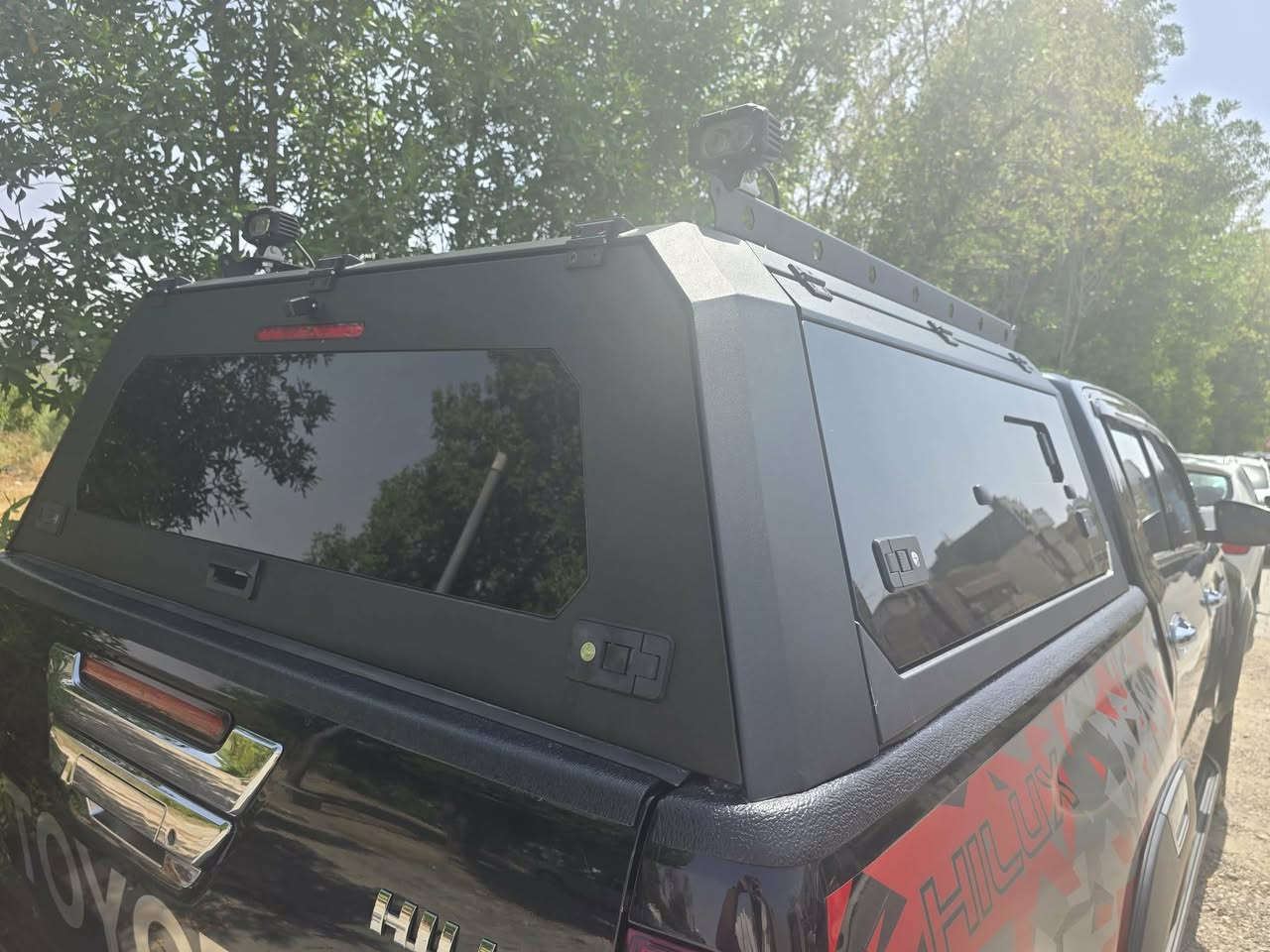 كفر بدي ، كانوبي ، غطا بدي هايلوكس نافارا ..
كفر بدي حديد وجكات وجام ينفتح  ٣ جهات جكات ، والجهتين ، اناره داخليه وستوب لايت احمر ، بيهن شباك صغير ، ينقفل بمفتاح ، حديد ثقيل شرط تصعد فوكا ، سعره بالسوك ١٥ ورقه 
ابيعه على ١٣ ورقه وبي مجال بسيط


**إذا كنت صاحب هذا الإعلان وتريد حذفه لأي سبب، رجاءا أرسل رسالة إلى الدعم الفني**