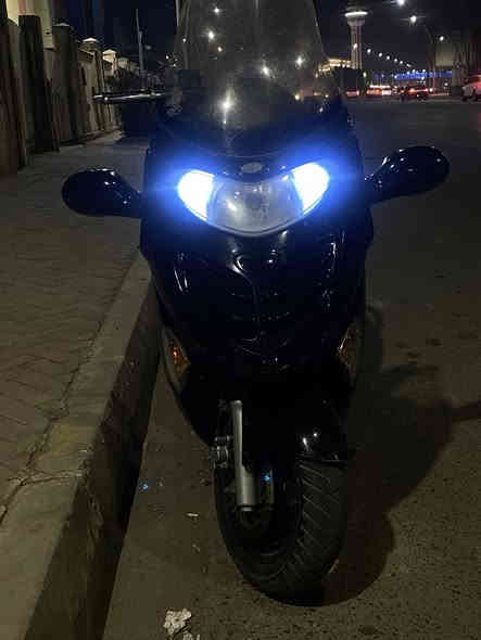 كايمكو . بدون اواقق نضيفه كشرها نضيف بي شخوطات بسيطه  دراجه مرتبه بل مشي حلوه شغال كلشي بيها اشاير يمنه ويسره لايت عالي ناصي بيها لايتات مرتبه خلفيه نوقصاتها شي قليل رايدها 375 مجال قليل حك الجيه رقمي واتس ***********
ملاحظة الدراجه مجفته تجفيت مضبوط قبل 3 اشهر
