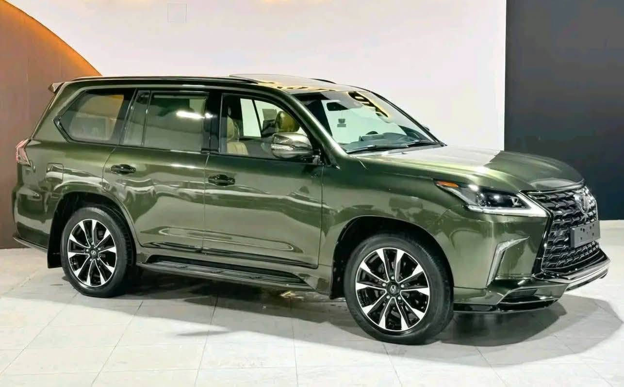LEXUS LX570 - BLACK EDITION S 💚
​المــوديل: 2021 
​ماشية 19 ألــف كيلو متر بسسسس ❤️‍🔥 (نظافة وكالة)
​الوحش الياباني يجي بمحرك 8 سلندر V8 سعة 5.7 لتر ⛽️

يولد قوة 362 حصان 🐎، وتسارع طيران من 0 للـ 100 كم/ساعة بـ 7.7 ثانية 💥🚀
مــع نظـــام دفع ربــاعي 4WD يبيض الوجه بكل الظروف 💪

​السيارة فول مواصفات VIP (رقم واحد)، مكفولة واللهم صل على محمد 👌🤩
📍 مكــان السيــارة: أربيل

ادخل لـ معرض الدكتور للسيارات ​سوي لايك (❤️) واكتب "لكـزس" بتعليق، ويوصلك السعر عالخاص طيارة 📩 مبــاشرة 🔥


**إذا كنت صاحب هذا الإعلان وتريد حذفه لأي سبب، رجاءا أرسل رسالة إلى الدعم الفني**