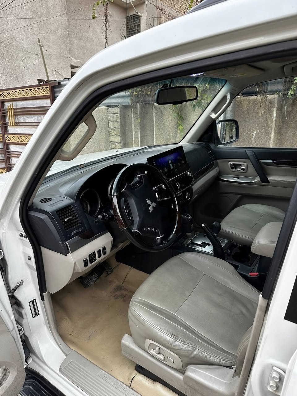 السلام عليكم ورحمة وبركاته
باجيرو 2017 كفاله عامه من كلشي من چكه حبتور والحبتور معروفه مواصفاته اعلى شي يجي فتحة بصمه كشنات جلد كشنات كهرباء دمام شاشه كامره اعلى شي شنو ببالك من مواصفات الباجيرو موجوده حتى بصمه ترحيب 
السيارة كفاله عامه ورقم اربيل الجديد ب اسمي تحويل مباشر ماشيه 74 الف حقيقي شرط الفحص 
العنوان بغداد السيديه 
السعر 205

للاستفسار ***********
***********واتس اب
