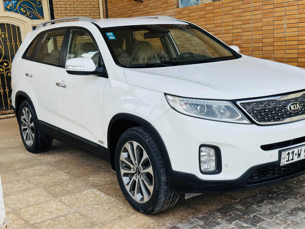 للبيع *********** السعر 157 سورنتو موديل 2014  رقم بغداد دولي سنويه وهزه جديد خليجي فول مواصفات كويتي محرك 2400 دوش ماشيه 140 KMحقيقي محرك وكير مامفتوحات بيها صبغ نصف الجاملغ الأمامي ونصف الباب الخلفي فقط بدون حادث بدون تبديل السيارة جديده جدا وجاهزه من كير ومحرك وضع شركة حداديه جديده تخم تاير جديد تبريد ثلج ثلاث قطع تبريد سبعة راكب السعر 157 مكان السياره كربلاء المقدسة كربلاء, العراق
