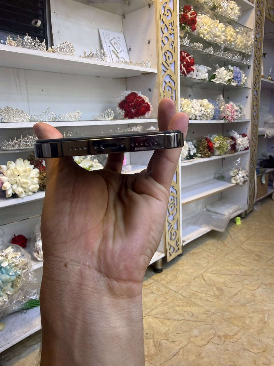ايفون 📲 13 برو ماكس بطاريه 100 مبدل بي بس شاشه واكف فيس إيدي الجهاز لون زيتوني الجهاز نضيف ما مفتوح لاستفسار @*********** واتساب
