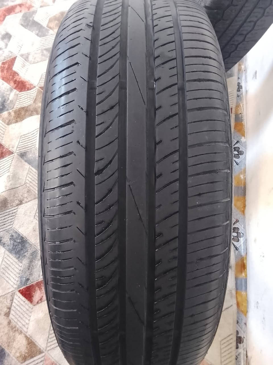 السلام عليكم 
1- تاير 17/65/215
نظيف كلش سعره 25

2- تاير 16/70/215
نظيف وسعره 20

مكاني البلديات 
*********** واتساب فقط
