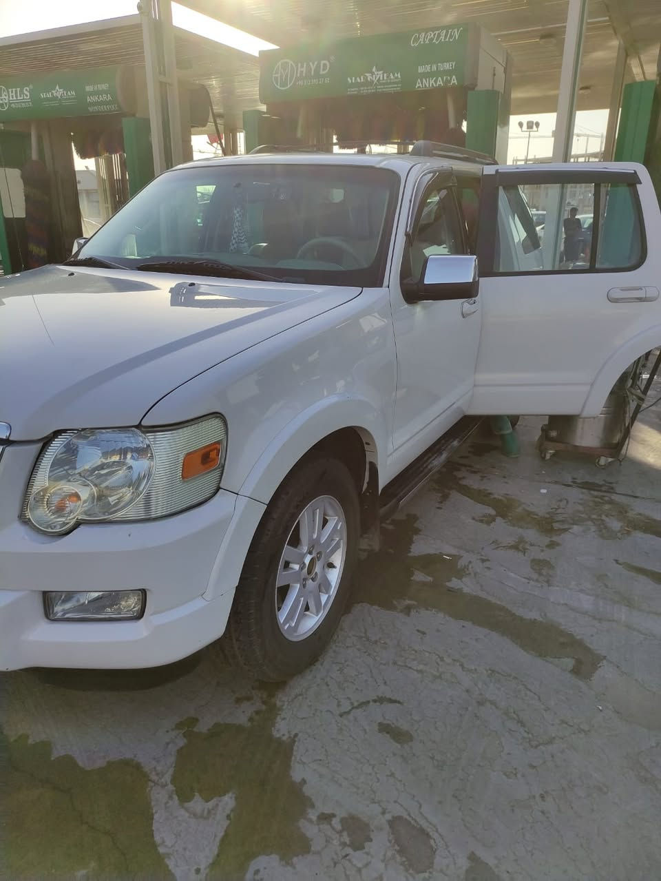 سلام علیکم للبيع فورد اكسبلور موديل 2010  وضع الشركة فول مواصفات 1/1
ماشيه فقط 100 الف كيلو 
شاشة اعطال باللغة العربيه 
فتحة سقف
كشنات جلد
كشنات الاماميه كهرباء + تدفئة
سكليتر كهرباء
شاشة كبيرة تدعم الخرائط (الويز ) والكاربلي والاندرويد اوتو
مكفولة كفالة عامة 
سيارة بلادية
كير مكينة بوضع جدا جيد 
تدفئة تبريد شغال 3 قطع

صدر جديد جيد 
*********** 
*********** 
السعر خاص
