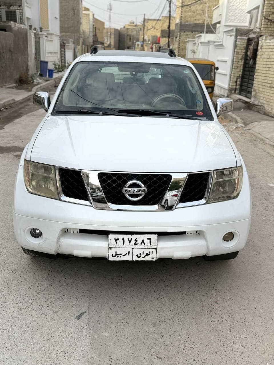 السلام عليكم
‏نيسان باتفندر 2006 خليجي 7 راكب رقم اربيل سنويه نافذه وكاله عامه باسم صديقي تحويل او وكاله ماشيه 300 الف فول مواصفات تبريد 3 قطع سلايت  فور  ويل شغال بيها صبغ قطعتين بدون دواخل موجوده صور سونار بالمنشور مكينه 6سلندر 4000 كير مكينه كله تمام عليها غرامه 300 دولار تنزل من سعر نقص فقط تبريد فجأه وكف جان شغال سابقآ. . 
‏السعر /98$ وببها مجال بيع او مراوس. . 
‏العنوان/بغداد-الزعفرانيه
‏*********** واتساب
