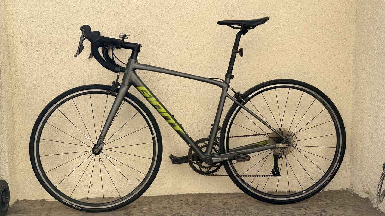 السلام عليكم 🫡♥️
رود ماركة جاينت( GIANT )
مختمة بكل اجزاء الدراجة

معدن الفريم // المنيوم بالكامل
فريم حديث + دفن بالكامل💥

سستم الدراجة // شيمانو كلارس Claris
كامل بدون اي نقص
عدد السرع // 2x8🔥

ويالة الدراجة // ماركة جاينت مختمة 
يتكون من طبقتين لتحمل الطسات والوزن + بولبرن🌟

السعر💵 // 375 الف وبي مجال
العنوان🏠 // بغداد - حي القاهرة
للاستفسار على الخاص او الرقم
***********
