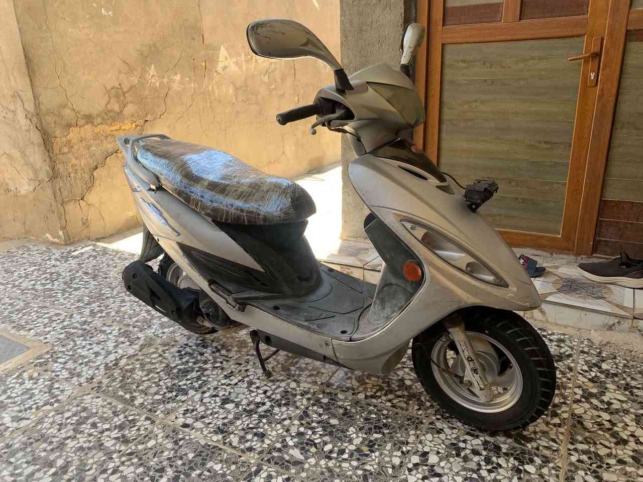 كامكو جي فور فحل
حاوية نضافه عالية الدراجة مكفولة لآخر حباية
شلعة ومشي خير من الله مكينة صوت ماكو
يعني تصعده وتروح يشهد الله حيل نضيفه
صارلة 6 اشهر طالعة من الوكيل سعره 625 وبيها مجال مكاني كوفة رقمي ***********
