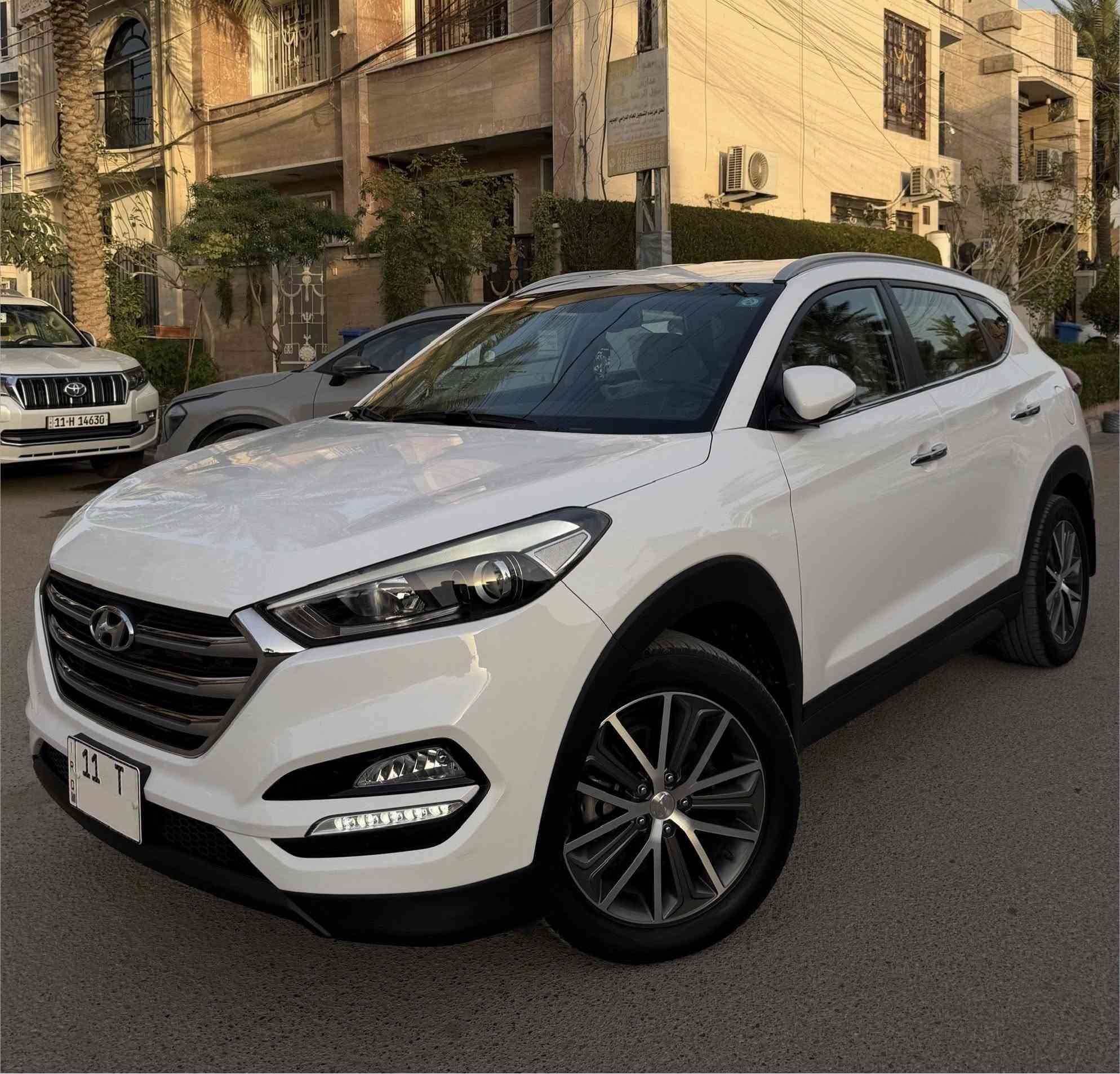 السلام عليكم
هيونداي توسان خليجي 2017  وكالة القلم السيارة ماشية 32 الف كيلو متر حقيقي شرط الفحص السيارة على ايد وحدة من الزيرو لحد الان منطلع بيها كلش قليل بحيث حداديتها مال شركة بعدها مملعوب بيها وجياست لشركة كلهن بيها 
مواصفات: 
كامرة خلفية
حساس خلفي 
لايت LED 
ويل كب كروم عدد 5 
مري شفط
اشاير مري
تحكم استيراً 3 جهات 
قطعتين تبريد
مسجل بلوتوث
لايت كهربائي يصعد وينزل
كير اوتو ماتيك
يدات نيكل
شباك نيكل
بردة خلفية
بلوجكتر 
كير اوتو ماتيك 
مراية اوتو دم عاكسة للضوء 
سبير المقدس منازل 
السيارة رقم جديد وسنوية جديدة لل31 وهزة جديدة كاملة مكملة مابيها نقص 
السيارة مكفولة كفالة عامة من الصبغ و البارد و الشخوط عدة صبغ شبرين من البنيد فقط ورصعتين بل باب لخلفي 
مكان السيارة بغداد البنوك 
والسعر : 180 وبيها مجال بسيط 
للاستفسار : ***********
