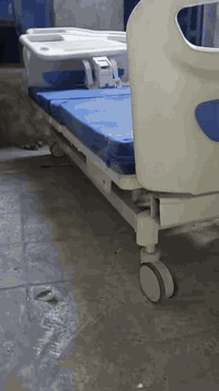 سرير طبي ٥ حركات كهربائي قليل استعمال لاستفسار وات ساب ٠٧٧٧٧٠٨٥٠٤٠