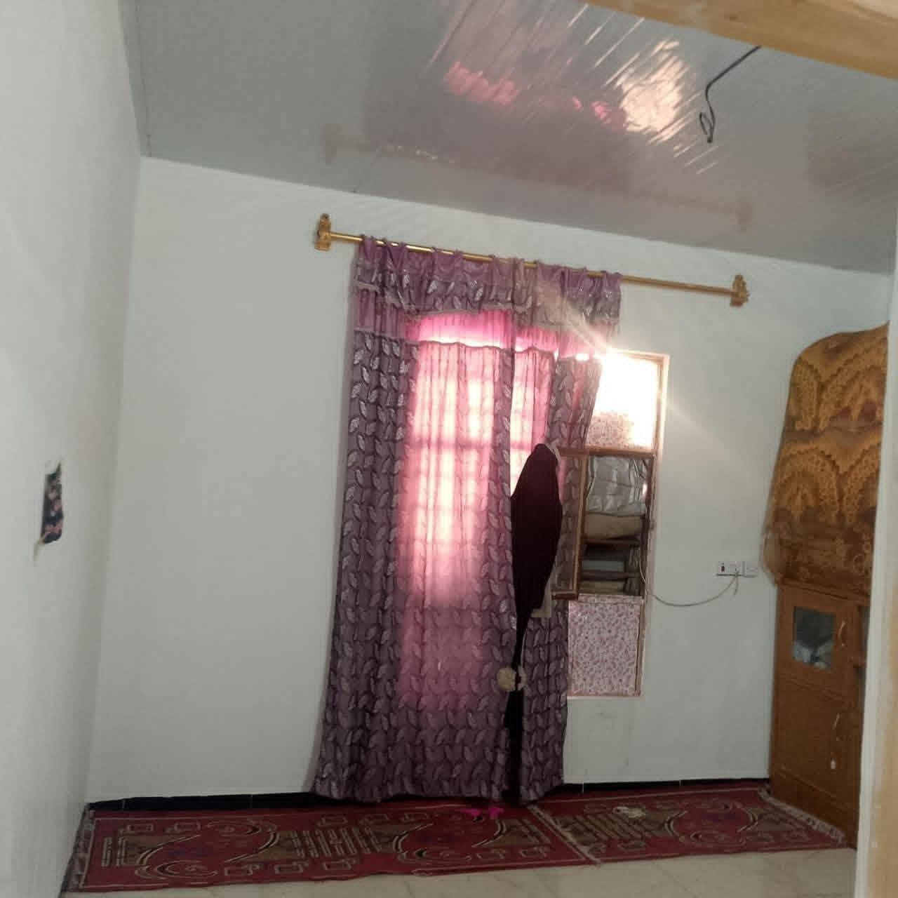 السلام عليكم عندي دار للبيع المساحه الكليه 210 متر طابو زراعي سند 25 تحويل مباشر باسم المشتري متوفره كل الخدمات شارع النيل الخدمي قرب مخازن بيت مرجان بيت حديثه وجديده السعر 40 وبي مجال الاستفسار مراجعه مكتب عقارات الحسام اتصل على رقم الهاتف ***********+*********** اخوكم ابو مومل
