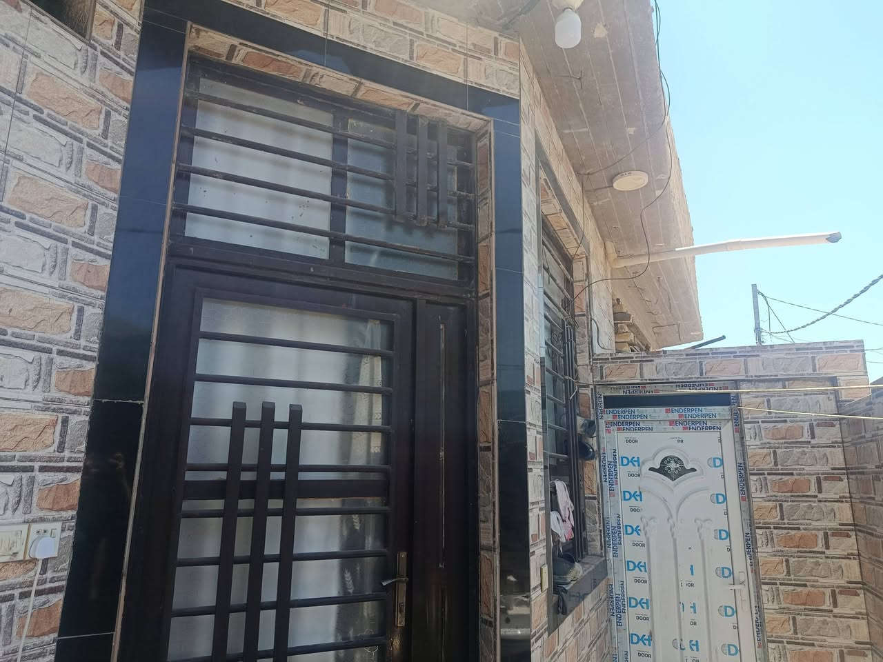 السلام عليكم عندي بيت قرب مفرك عنانه بعد عن شارع كربلاء ٣٠٠متر نزال ١٣العرض ٨ /١٠٠متر  متكون من غرفتين نوم وحده فوك وحده جوه سطح مطبك فرشي كندور وصحيات خارجيه وحمام داخلي ومطبخ وصاله وطارمه خاجيه مطبك سيراميك البيت كله /سند ٢٥ باسمي// عرض الشارع ٦امتار ونص
التواصل على الرقم الخاص
***********
السلام عليكم عندي بيت قرب مفرك عنانه بعد عن شارع كربلاء ٣٠٠متر نزال ١٣العرض ٨ /١٠٠متر  متكون من غرفتين نوم وحده فوك وحده جوه سطح مطبك فرشي كندور وصحيات خارجيه وحمام داخلي ومطبخ وصاله وطارمه خاجيه مطبك سيراميك البيت كله /سند ٢٥ باسمي// عرض الشارع ٦امتار ونص
