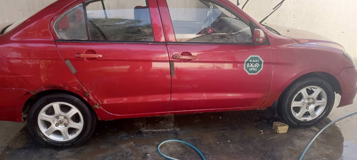 سلام عليكم سياره فاو موديل 2013 رقم انگليزي سياره اب اسمي شرط التحويل مباشر  مكفوله من الخياس  تخم تاير جديد كهربائياتهة جديده العنوان بغداد بسمايه مجمع الاحسان السكني السعر33 وبيهة مجال رقم التواصل *********** متواجد واتساب
