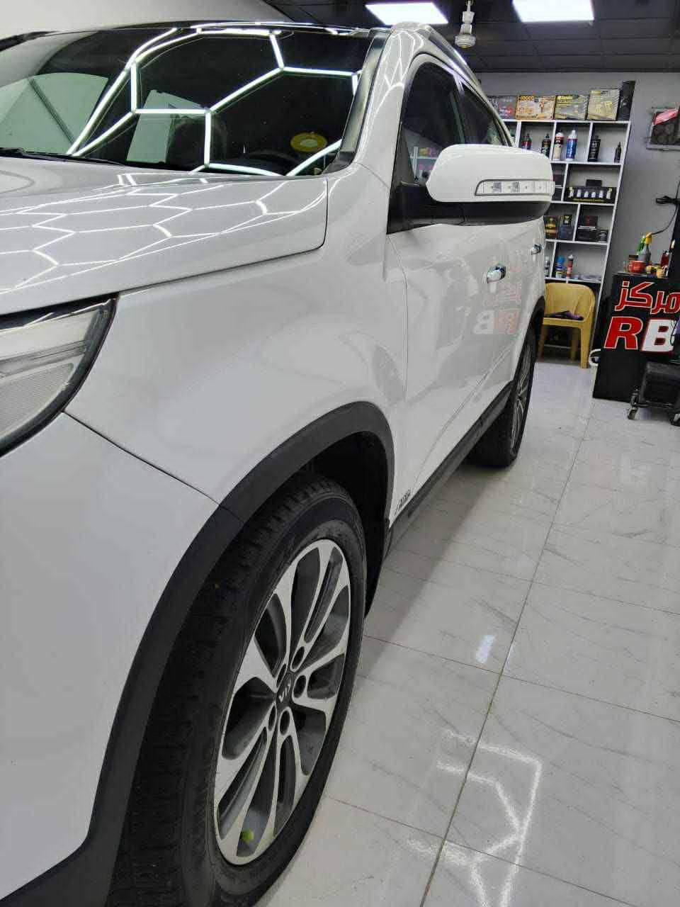 كيا سورنتو موديل 2015 فئة (( كويتيه ))
‏‎فول فول مواصفات 6 سلندر فورويل 
‏‎رقم بغداد مشروع وطني 
‏‎مواصفات السيارة : -
‏‎حساس امامي 
‏‎حساس خلفي 
‏‎كامرة خلفية
‏‎لد نهاري +مصباح عند فتح اشارة+ لدليلي 
‏‎بك لايت LED
‏‎لايت زنون بلادي 
‏‎زراك لايت 
‏‎اشاير مري + مري شفط
‏‎ترحيب عند الاقتراب 
‏‎علامة سورنتو بالدواسات LED
‏‎بصمة ابواب + بصمة تشغيل 
‏‎٣ قطع تبريد 
‏‎كشنات جلد قرميدي بلاد
‏‎الكشنات الأمامية تدفئة و تبريد
‏‎كشنات الامامية تحكم كهرباء
‏‎بردادات ابواب خلفية بلادي 
‏‎حجم المحرك ٦ سلندر ٣٥٠٠
‏‎فور ويل 4x4
‏‎عدد المقاعد ٧ راكب 
‏‎سقف بنوراما 
‏‎لوان ابيض صدفي 
تخم اطارات + باتري جديد +حدادية شرط كله اصلي وشركة دولية
حقيقي عداد السيارة ١٤٨ الف كيلو متر
‏‎السيارة مكفولة كفالة عامة عدى بارد جدا بسيط خشم البنيد وبالجاملغ الخلفي عكس السائق وشخط بسيط بجاملغ الامامي جهة 
‏‎عد هذا المذكور مكفوله السيارة 
هاتف  ***********
