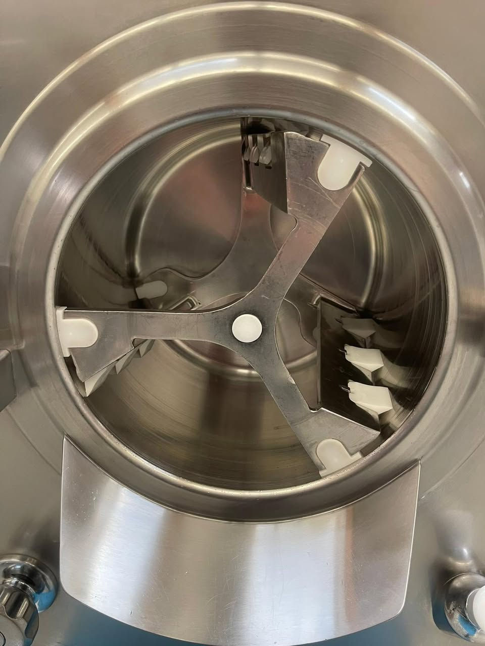 #معرض #الايطالي
إنتاجيه Ds إلفرامو أيطاليا 🇮🇹
8-6 لتر 
مستخدم اخو الجديد 
نضيفه جدآ 
كلشي بيه بلادي على وضع الشركة 
تبريد ماء 
3فيز 
المكينه جاهزه من كلشي 

✨

السعر والتفاصيل مراسله الصفحة 
اؤ الأتصال هـ   ***********
العنوآن بصره 
#سيدحسين
