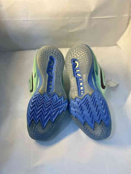 Nike zoom gt 2.0 اصلي جديد غير مستخدم قياس 44(28cm) بدون كارتونه كامل الختومات صنع فيتنام باركود شغال دبان مختوم بالرقم التسلسلي الحذاء قالبه رياضي يلبس 44 و 43 باريحيه، السعر 45 الف دينار للتواصل خاص او واتساب ***********
