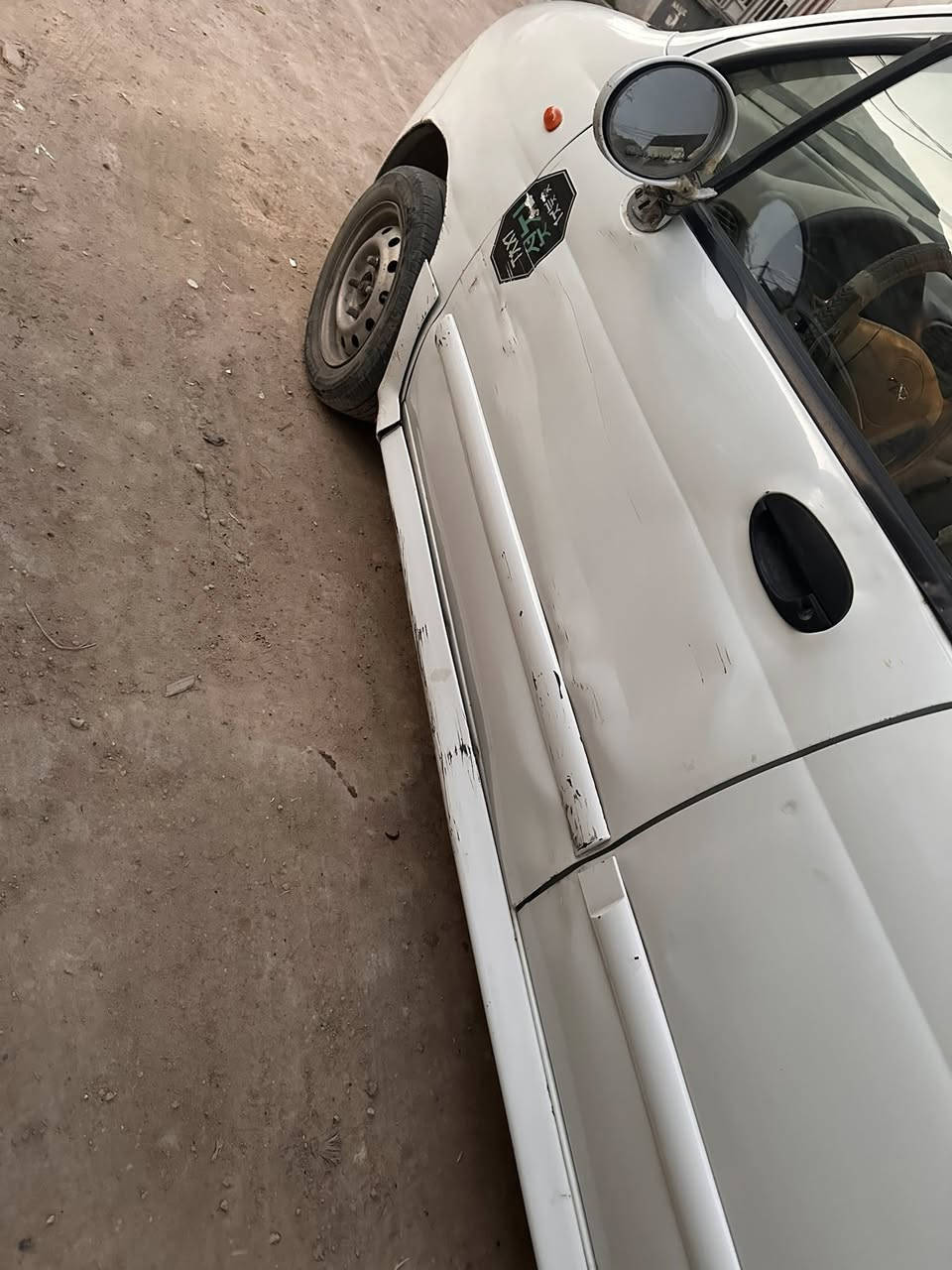 سلام عليكم سياره كيو كيو موديل 2013 سيارت كفاله عامه ضربه يم الباب بس التخم تاير حديد كيل مكفول مكينه مكفوله سعر ٣٢ ورقه وبيه مجال حك جيه باقي تفاصيل خاصه السياره ما متعوبه بعده بحيله كير عادي وتماتيك رقم 
***********
