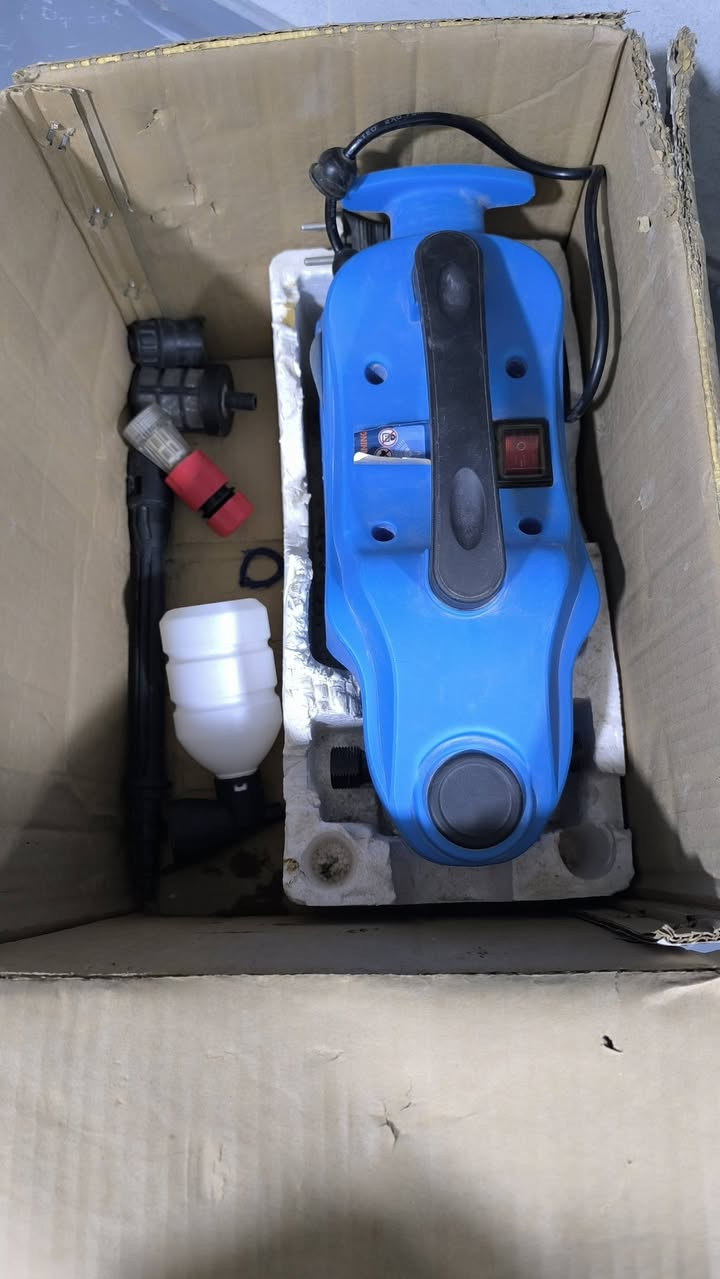 السلام عليكم للبيع فاره غسل نضيفه جدا استعمال قليل
السعر 65الف وبيه مجال 
***********
