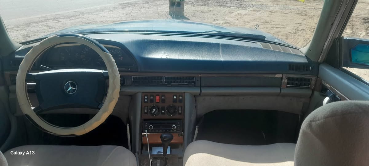 السلام عليكم مرسيدس للبيع مرسيدس رئاسي كير محرك بلادي 
مديل 86 تخم تاير كشر بلادي صدر خلفي امامي جديد سنوية لل30 رقم نكليزي.       السعر 53 
عنوان ديالى خان بني سعد 
رقم ***********
