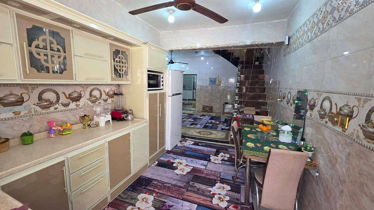 سلام عليكم دار للبيع كوت حي الحكيم نزلت زرزور بناء نص طابوك ونص بلوك مساحة 155م مرقم من قبل البلديه يتكون من غرفتين نوم مطبخ استقبال هول السعر المطلوب 40وبيه مجال للشراي خدمات كامله ماي كهرباء مدارس مجاري لستفسار مراجعه دلالية حسن البيضاني موبايل ***********
