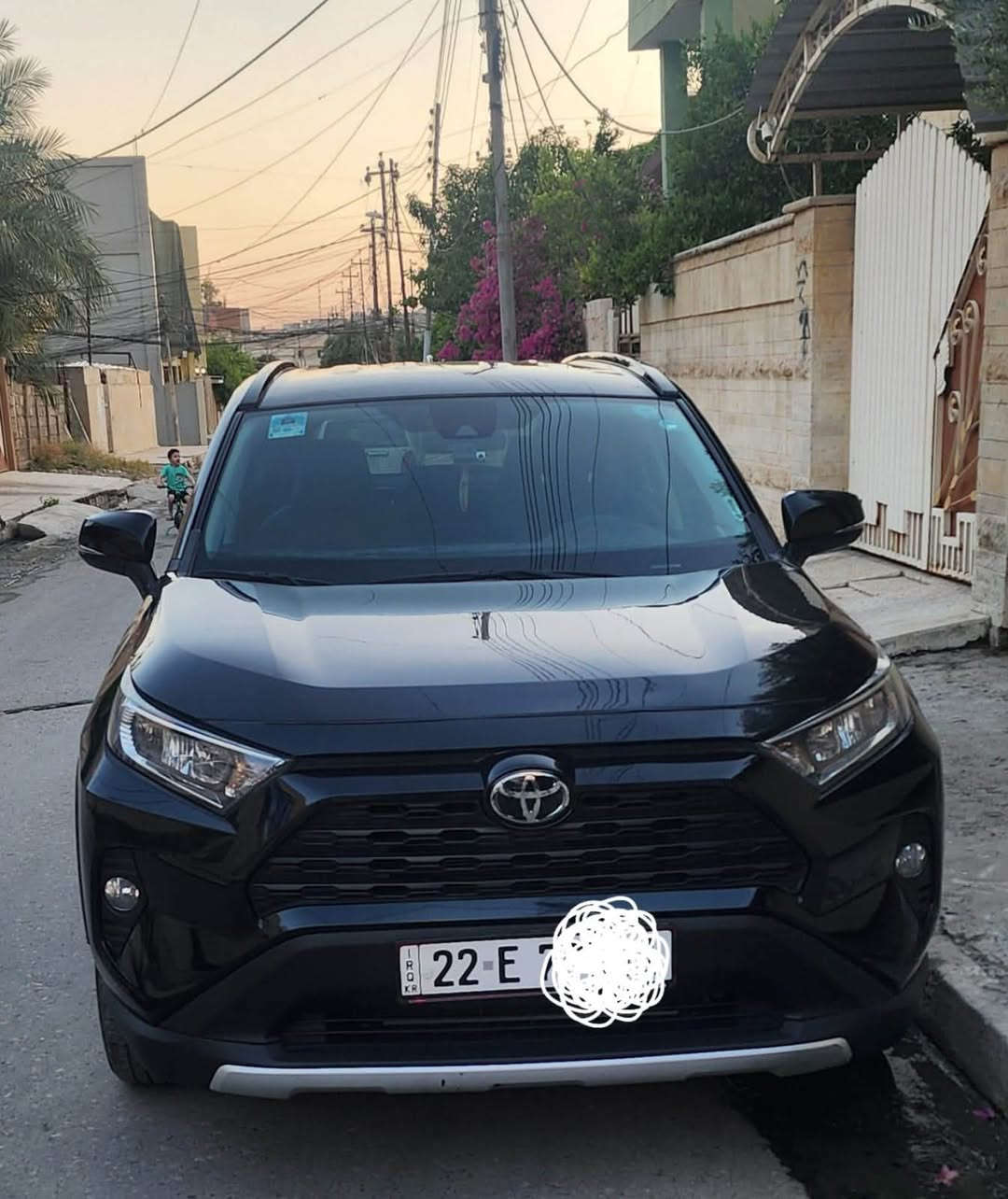 راف فور XLE 2019
فول مواصفات عدا الفتحة
ضرر جدا بسيط خشم البوند 
السيارة استخدام قليل جدا ماواصلة صناعة 
رقم سنوية هزة جديد 
السيارة بدون ملاحضات خارج داخل 

السعر 190 
***********
