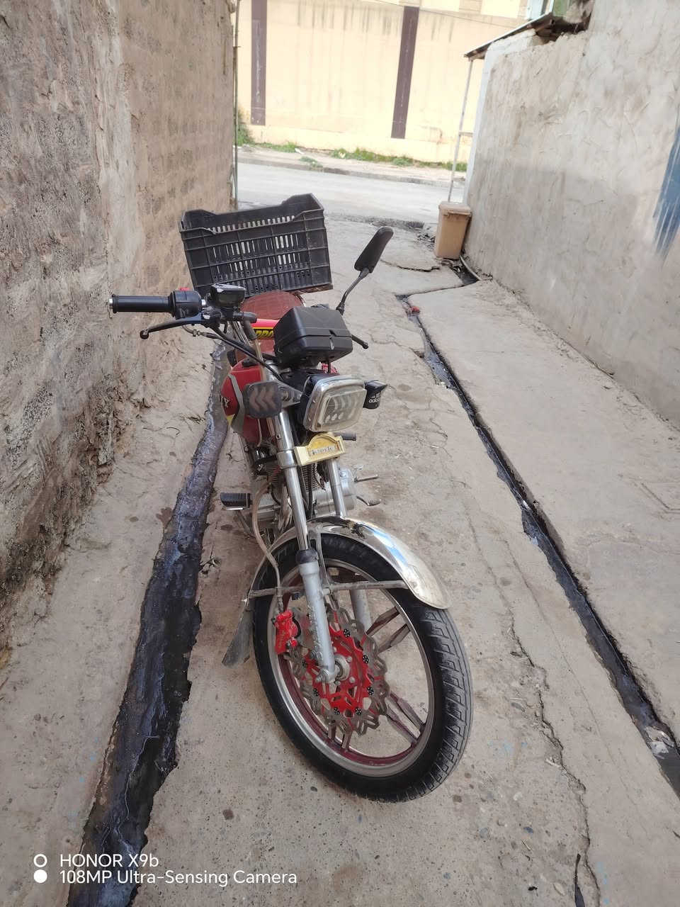 ماطور سيفان موديل2023 تشغيل عن بعد مع بصمتين كهربائيات كلها شغالة محرك شرط مامفتوح صوت المكينة ناعم مع صالنصة كاتم سعر 550 او بي مجال شي قليل للاستفسار الاتصال على الرقم ***********كورك
*********** اسيا
