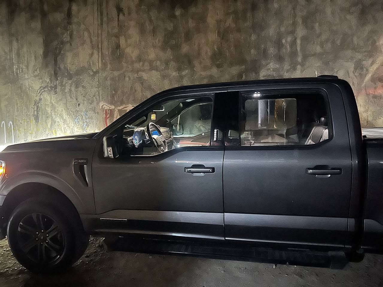 فورد F150 XLT
هايبرێد كوشن جلد
فوله موديل 2022
كه مترين ليدراوى هه يه
گير مه كينه كارەباياتى هه موو ئيش ئه كات
پاترى ليثيوم و نظامى هايبرێدى زۆر باشه
له مەكينەوه بۆ پاترى و له پاتريەوه بۆ مەكينه
ئيتر مواسەفاتى زۆره لێره دا هه مووى باس ناكريت

 لەگەل ڕێزمان

نرخ ٣٤٨$

***********
***********
