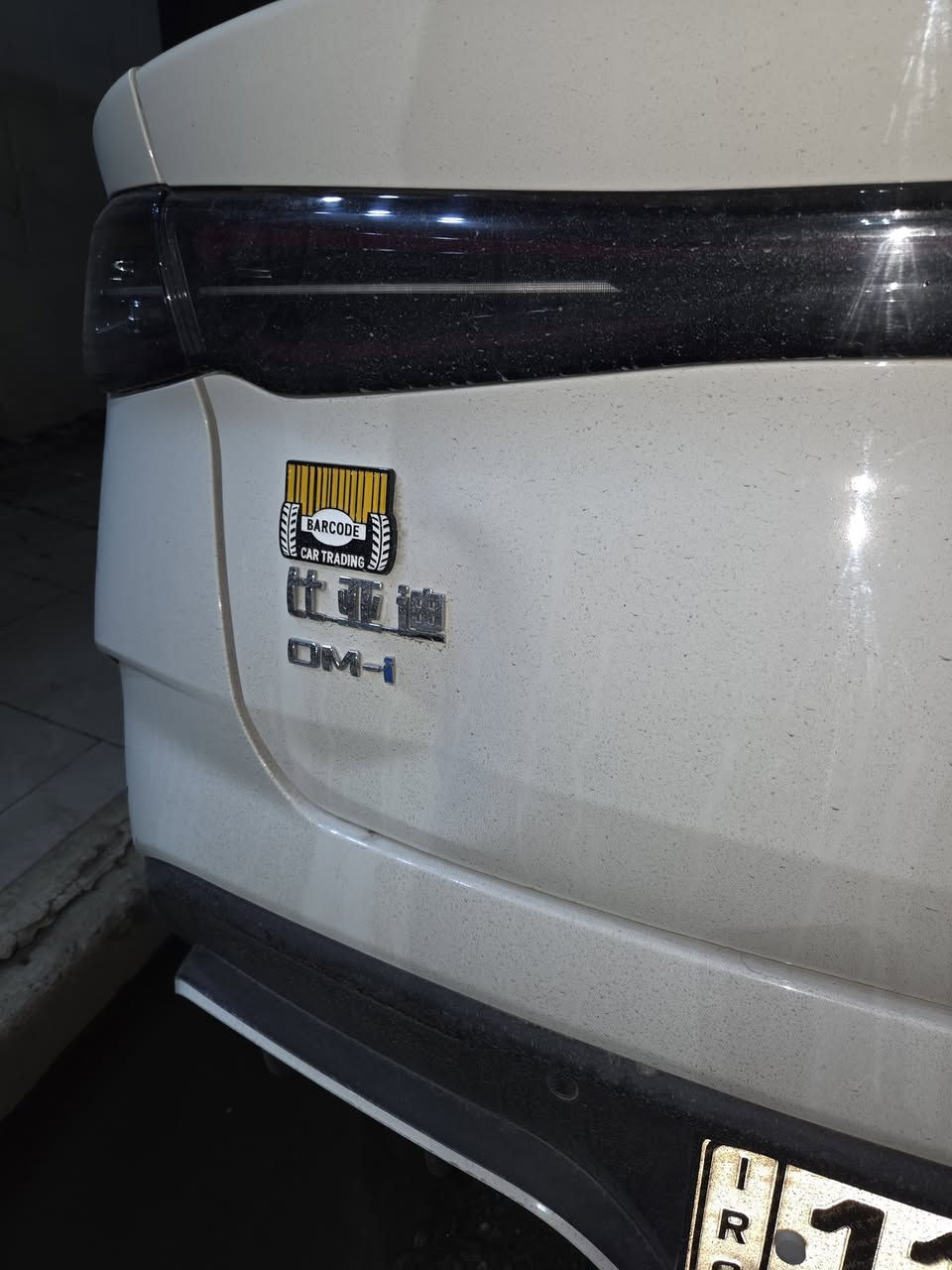 السلام عليكم
🚗 للبيع
BYD Seal 6 2025

سيارة نظيفة جداً استخدام شخصي، موديل 2025، نسخة عادية (مو فول)، مناسبة للي يريد سيارة اقتصادية وحديثة.

🔹 السعر: 21,500,000 مليون دينار وبيها مجال
🔹 رقم: بغداد
🔹 الممشى: 17,000 كم فقط

🔸 الملاحظات:
بيها ضربتين خفيفات جداً وناشر صورهم بالمنشور

✨ المواصفات:
 • محرك 1.5 + نظام هايبرد (اقتصادي جداً بالوقود)  ￼
 • قوة تقريباً من 180 إلى 210 حصان  ￼
 • جير أوتوماتيك (E-CVT)
 • تشغيل بصمة + دخول ذكي
 • شاشة وسطية + شاشة معلومات
 • تحكم ستيرن (صوت + موبايل)
 • مقاعد مريحة (جلد صناعي)
 • تبريد/تكييف ممتاز
 • حساسات + كامرة
 • صرفية جداً قليلة (توصل تقريباً 40–60 كم باللتر حسب الاستخدام)  ￼
 • نظام أمان + وسائد هوائية

💎 مميزات السيارة:
 • حديثة موديل 2025
 • اقتصادية جداً بالبنزين
 • شكل رياضي وراقي
 • استخدام خفيف
 • مناسبة للدوام والمشاوير اليومية

للتواصل 
***********
وموجود واتساب
