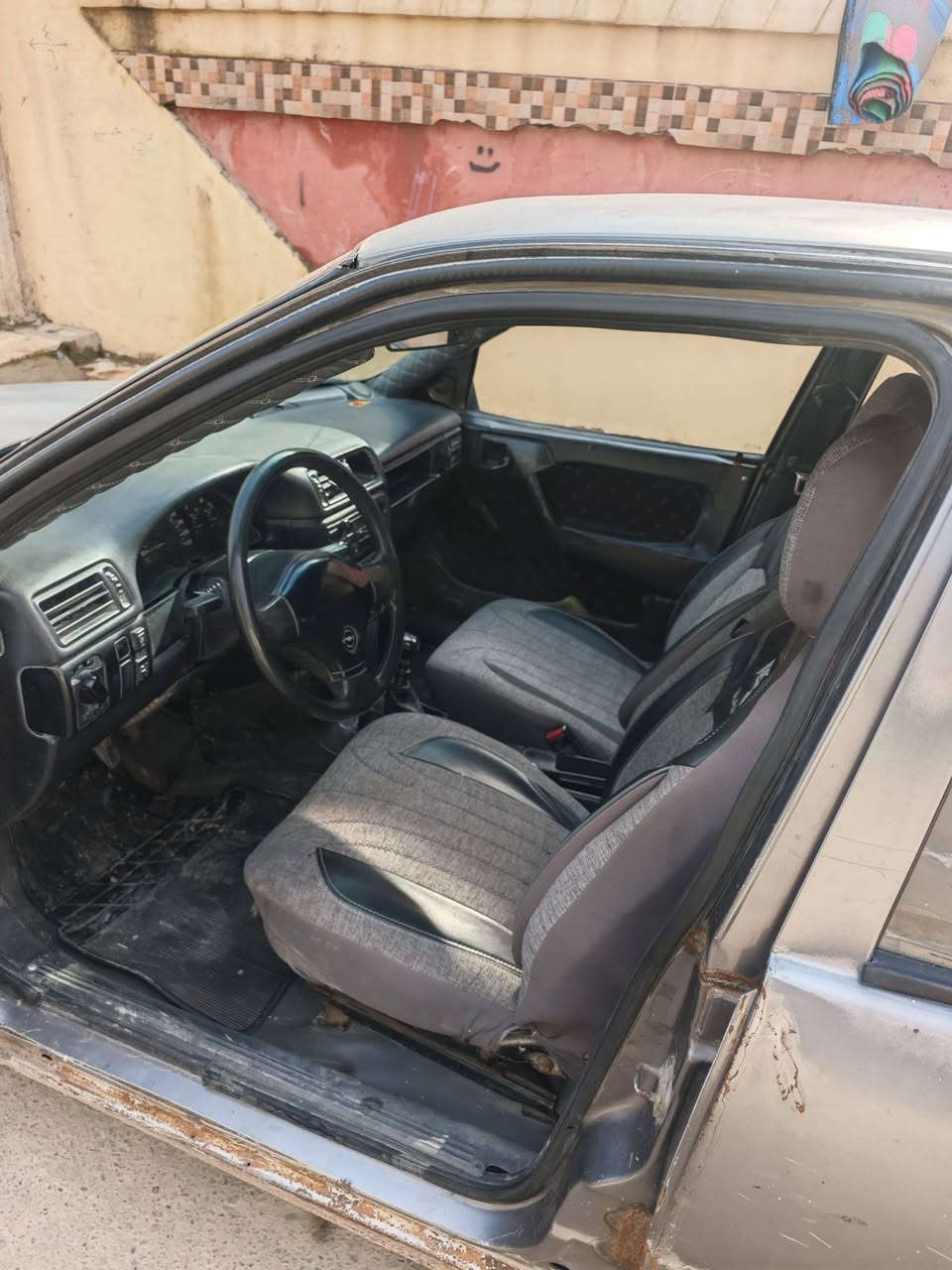 السلام و عليكم للبيع فكترا جنطه حجم 18 موديل 92 رقم انكليزي سنويه باسمي
كير او محرك شرط صبغ مابيه بس دوير السياره شرط بلادي السعر 33  ورقه 
***********
***********
