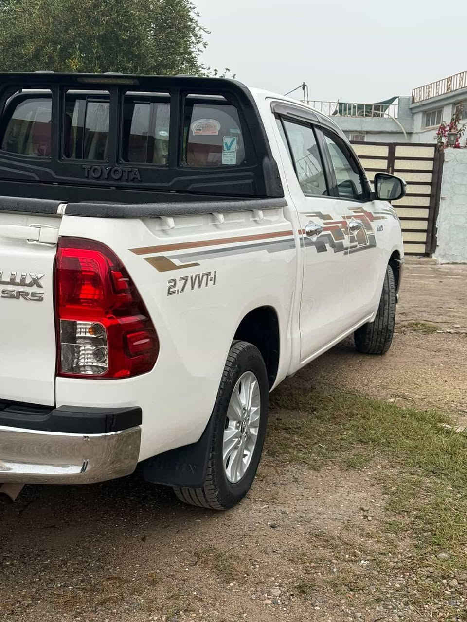 هايلوكس للبيع ٢٠١٨ ساز رقم سليمانية جديد
.
***********
.
 ضررها تعديل بارد بالجاملغ و شوية بالباب
. 
 257 وبيها مجال قليل
