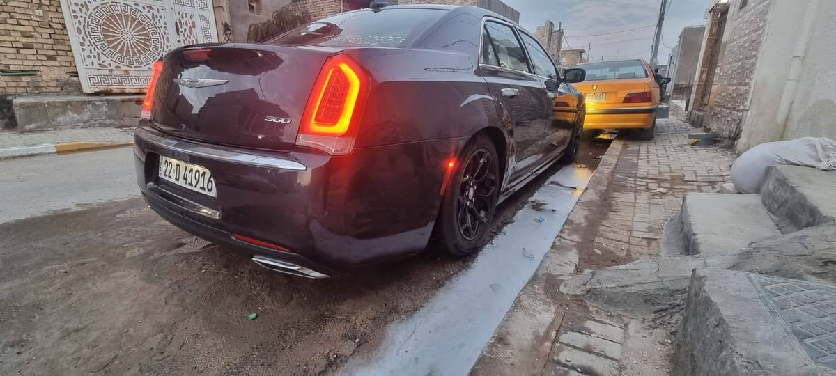 السلام عليكم
للبيع كرايسلر C300 اوباما 
2015 رقم اربيل انكليزي الدولي شرط التحويل هزه جديده V6/3600
تو ويل
كلين دعاميه فقط

تخم تاير تدفئه تبريد كله جاهز
المواصفات/
كير ماوس 8 نمر
بانوراما قطعتين
تشغيل عن بعد
كشنات تدفئه تبريد
كشنات كهرباء جلد 
لايت زينون عدسه
شاشه كبيره تدعم كاربلي
بصمه تشغيل وأبواب
كامرا خلفيه
ستيرن كهرباء
تبريد قطعتين
تحكم ستيرن جهتين مع مثبت سرعه
مري كهرباء
برده خلفيه كهرباء
ويل18 بلادي
باقي المواصفات معروفه
السياره جاهزه ومال جناي 
سعر 200$ وبيها مجال 
مكاني الديوانيه 
***********
***********
