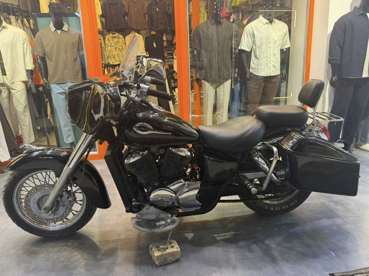 اللهم صلي ع محمد وال محمد
شادو كلاسك 400cc للبيع او امراوس كولدن 1500cc 
مكينه وكير خير من الله 
سعر ٢٧ وبيه مجال بسيط 
مكاني محموديه 
رقم بغداد تحويل ثاني يوم 
‭٠٧٥٠ ٠٤٤ ٥٠٢٧‬
***********
