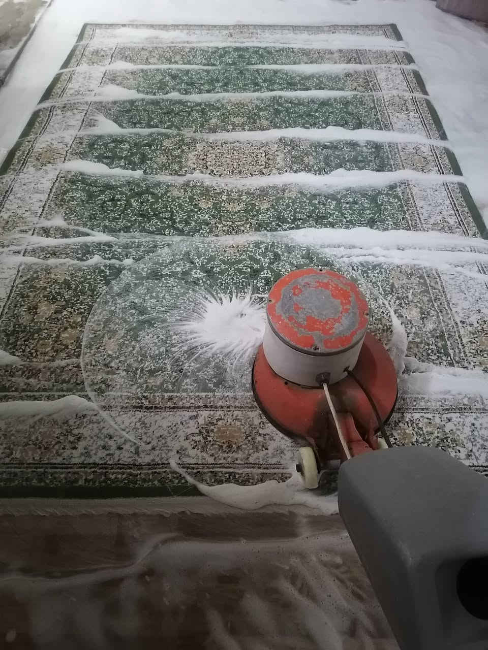 السلام عليكم مستعدون لغسل السجاد و الكاربد بأنواعه المتر ٢٠٠٠ مع التغليف جكليته الشكل الغسل أربعه أوجه مع الشطف لضمان الطهارة التامه لي قليل يسويها من أصحاب محلات غسل السجاد حي القاهره قرب مطعم القاهرة  *********** واتساب و تكدر تشوف زوليتك بصور و فديو لتأكيد جودة العمل ما نستلم فلوس الا تشوف زوليتك بعينك و تقتنع بشغل و بغسل.. بطانيات ب٥٠٠٠ و كذلك متوفر غسل التخم مقعد ب٦٠٠٠
