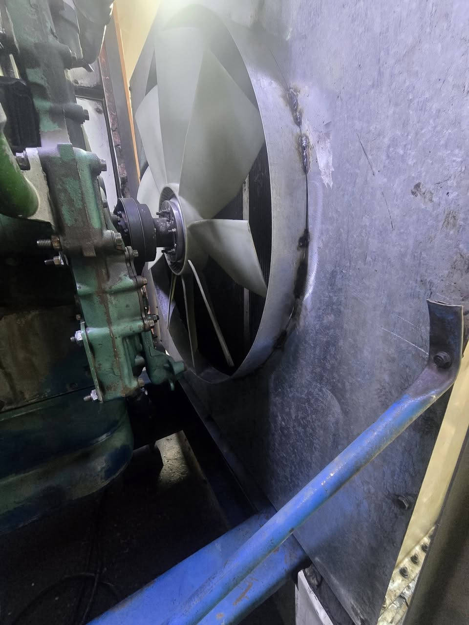 مولده للبيع فالفو دي ١٦ ٥٠٠ كيفي عل فحص وعل حمل وعل ضمان وهذه رقمي ***********
