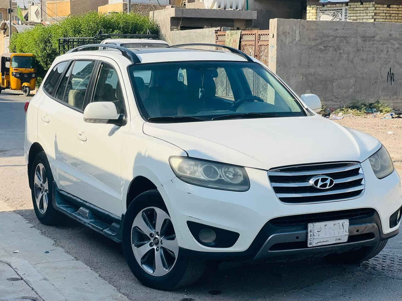 السلام عليكم
سنتافي 12 خليجي 
نص فول 
3قطع تبريد 
فتحه 
4سلندر 
7مقاعد 
ضربتها بنيد مبدل الأصلي 
وشبر بلجاملغ الأيسر 
سعرهاا 138 وبيها مجال بسيط
للاستفسار...***********
