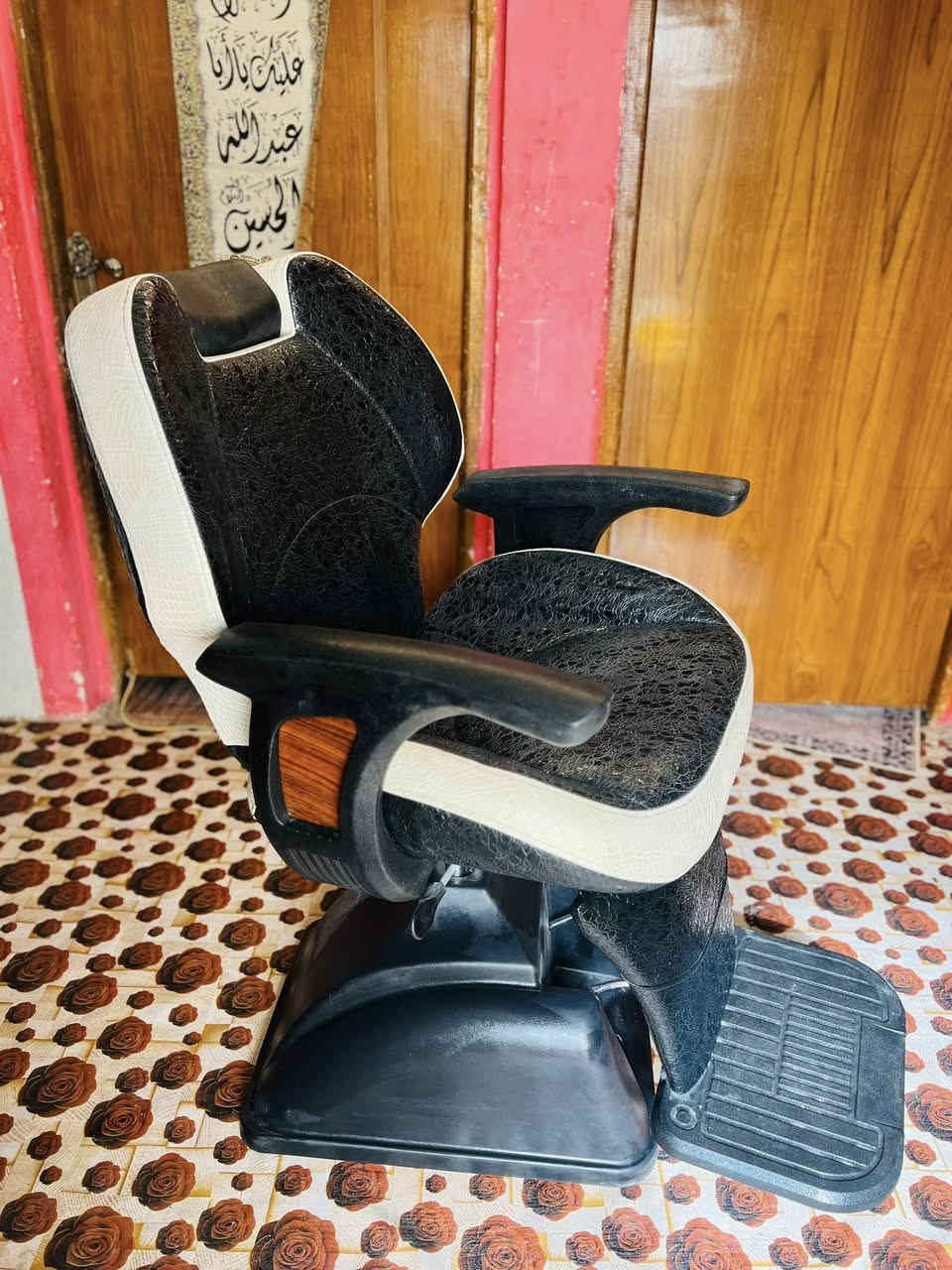 كرسي شيروكي أصلي للبيع مستخدم شهرين فقط السعر ٣٠٠ ألف                                                        ***********
