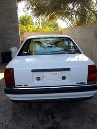 سياره اوبل اوميكه للبيع موديل 93 نضيفه  رقم الراعي 07801446328