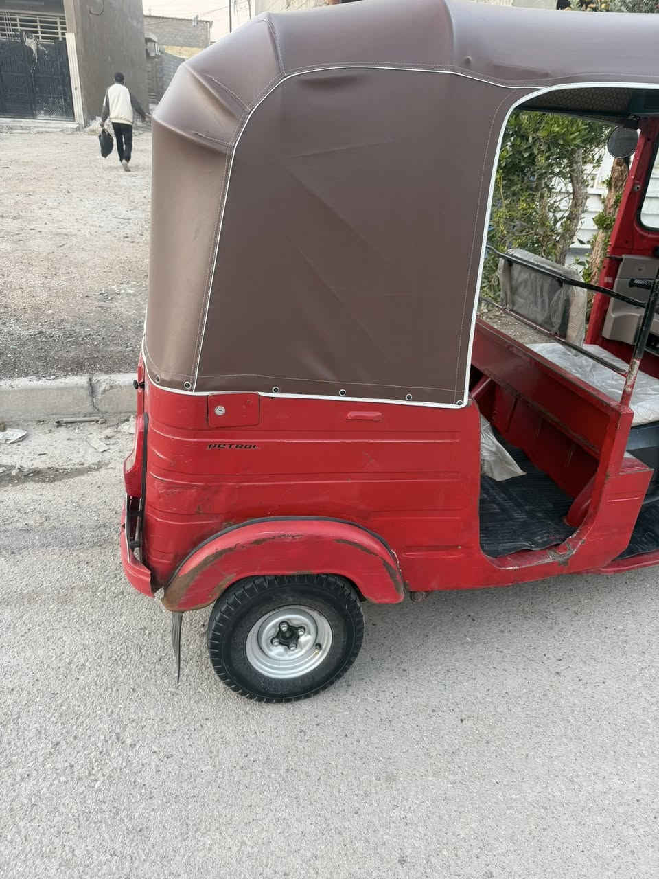 سلام عليكم تكتك البيع موديل ١٧ بغداد حي رشاد رقم وسنويه تحويل ثاني يوم ***********سعر 
 ٥ونص
