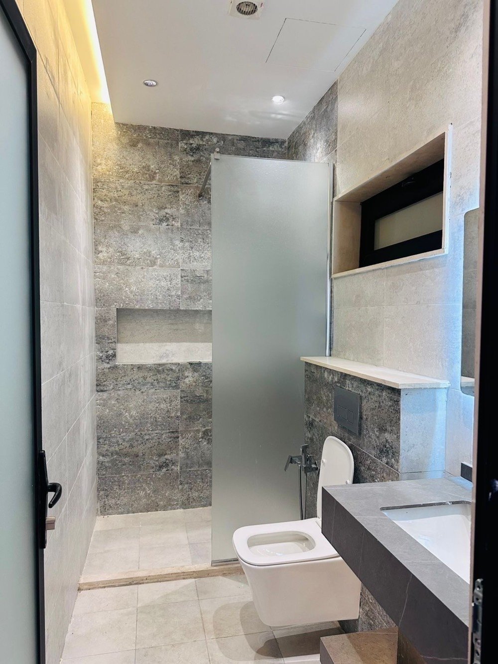 للايجار في السيدية مشتمل طابق ارضي مودرن (مدخل مشترك ) يحتوي على

غرفه نوم 

وصاله 

ومطبخ (مجهز كاونتر كامل) 

وخدمات صحيه



السعر : 750 الف 

موقع: السيديه - الضباط 

_______________________________________

للاستفسار ***********

الكوخ للتطوير العقاري